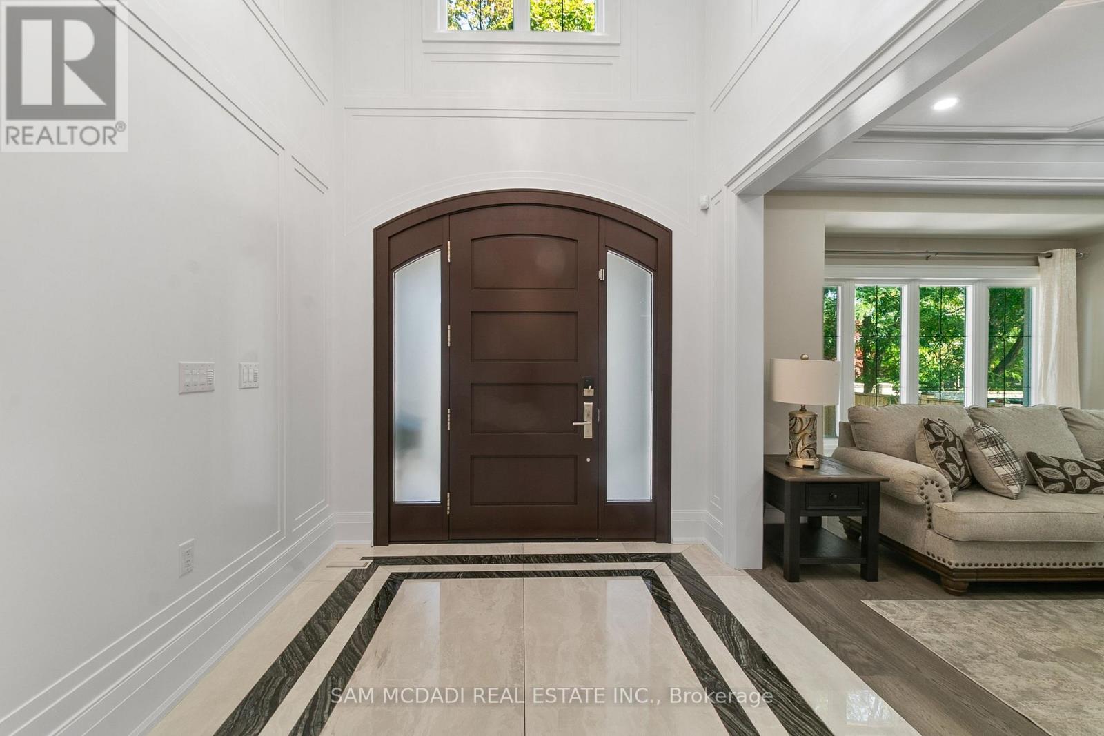 1160 Birchview Drive, Mississauga, Ontario  L5H 3C8 - Photo 3 - W12457788