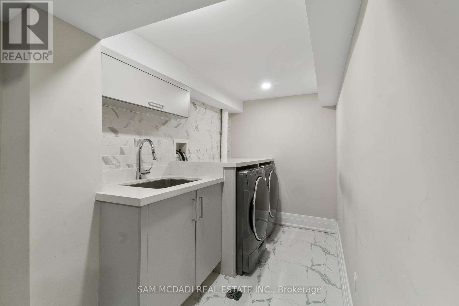 1160 Birchview Drive, Mississauga, Ontario  L5H 3C8 - Photo 44 - W12457788