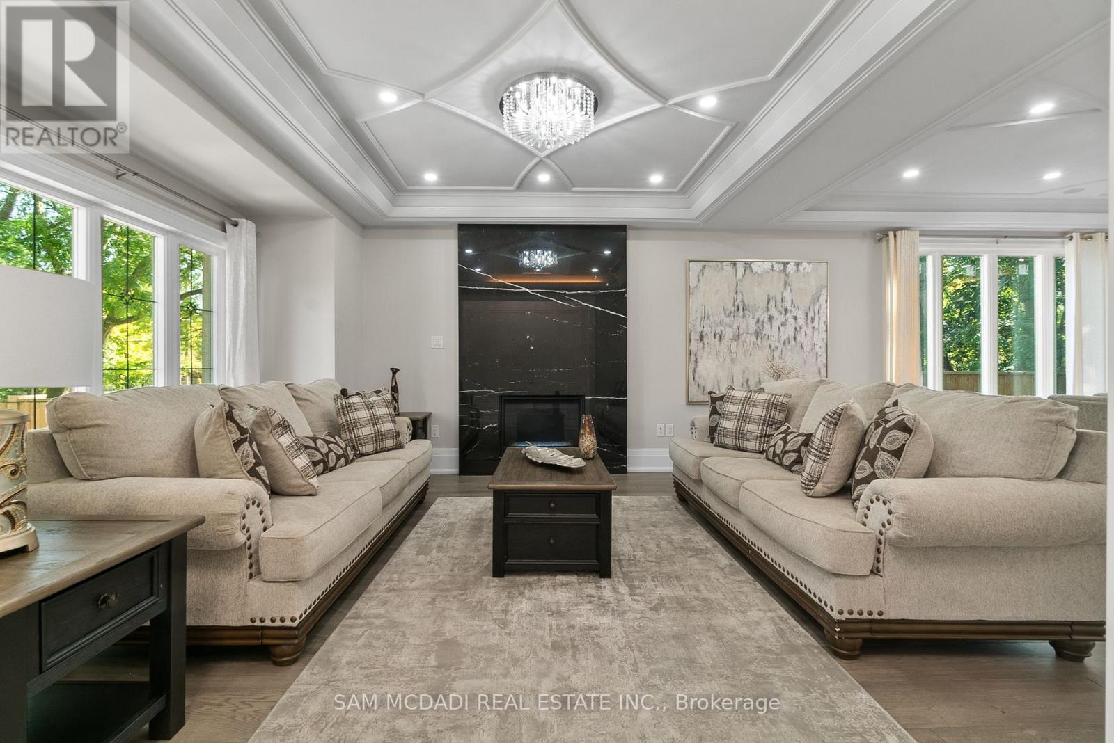 1160 Birchview Drive, Mississauga, Ontario  L5H 3C8 - Photo 5 - W12457788
