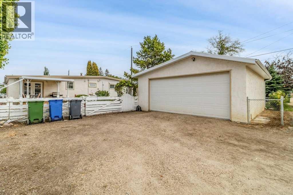 3948 35a Avenue, Red Deer, Alberta  T4N 2S5 - Photo 3 - A2254012