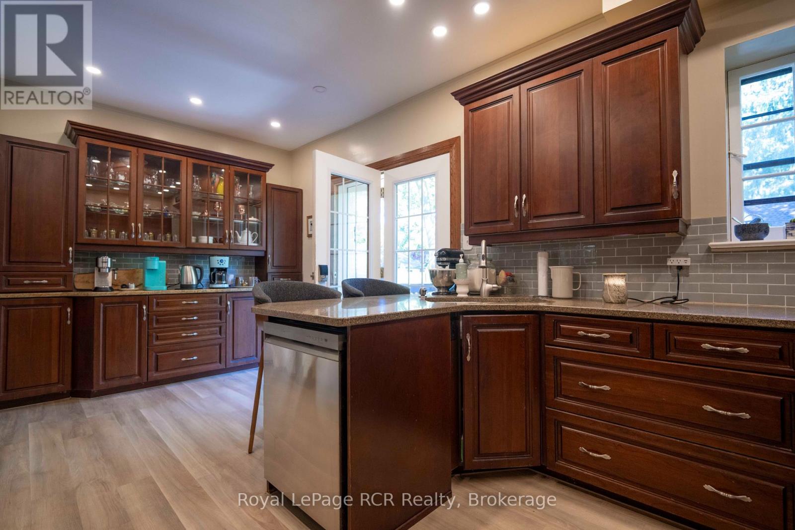 1069 4th Avenue W, Owen Sound, Ontario  N4K 4W1 - Photo 6 - X12457790