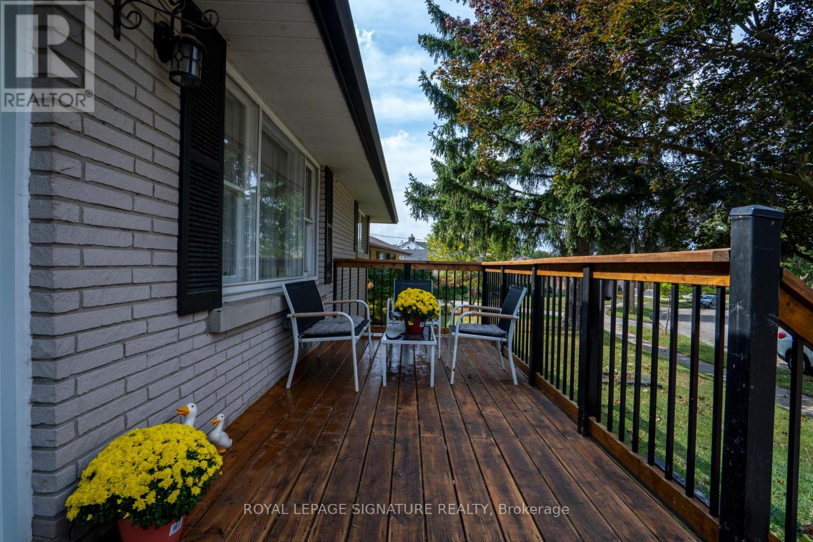 61 Broadmoor Avenue, Kitchener, Ontario  N2C 1Y6 - Photo 2 - X12457762