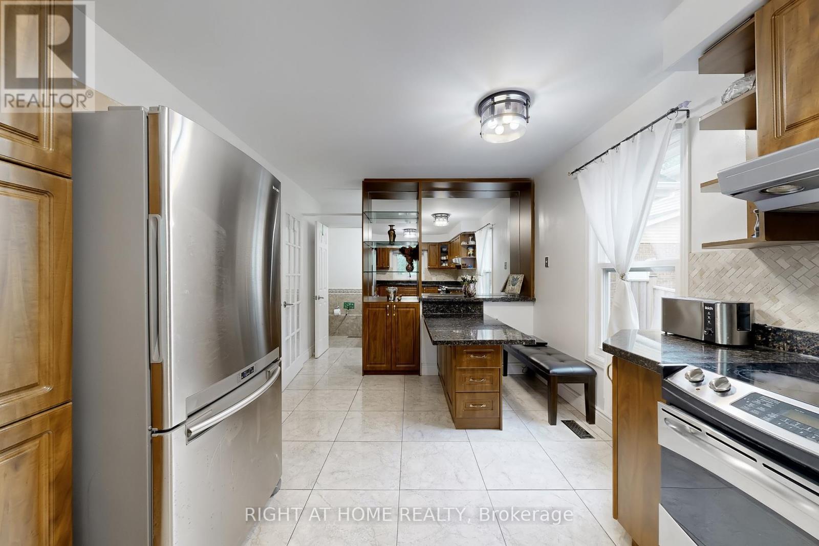 52 Breckonwood Crescent, Markham, Ontario  L3T 5E8 - Photo 14 - N12457520