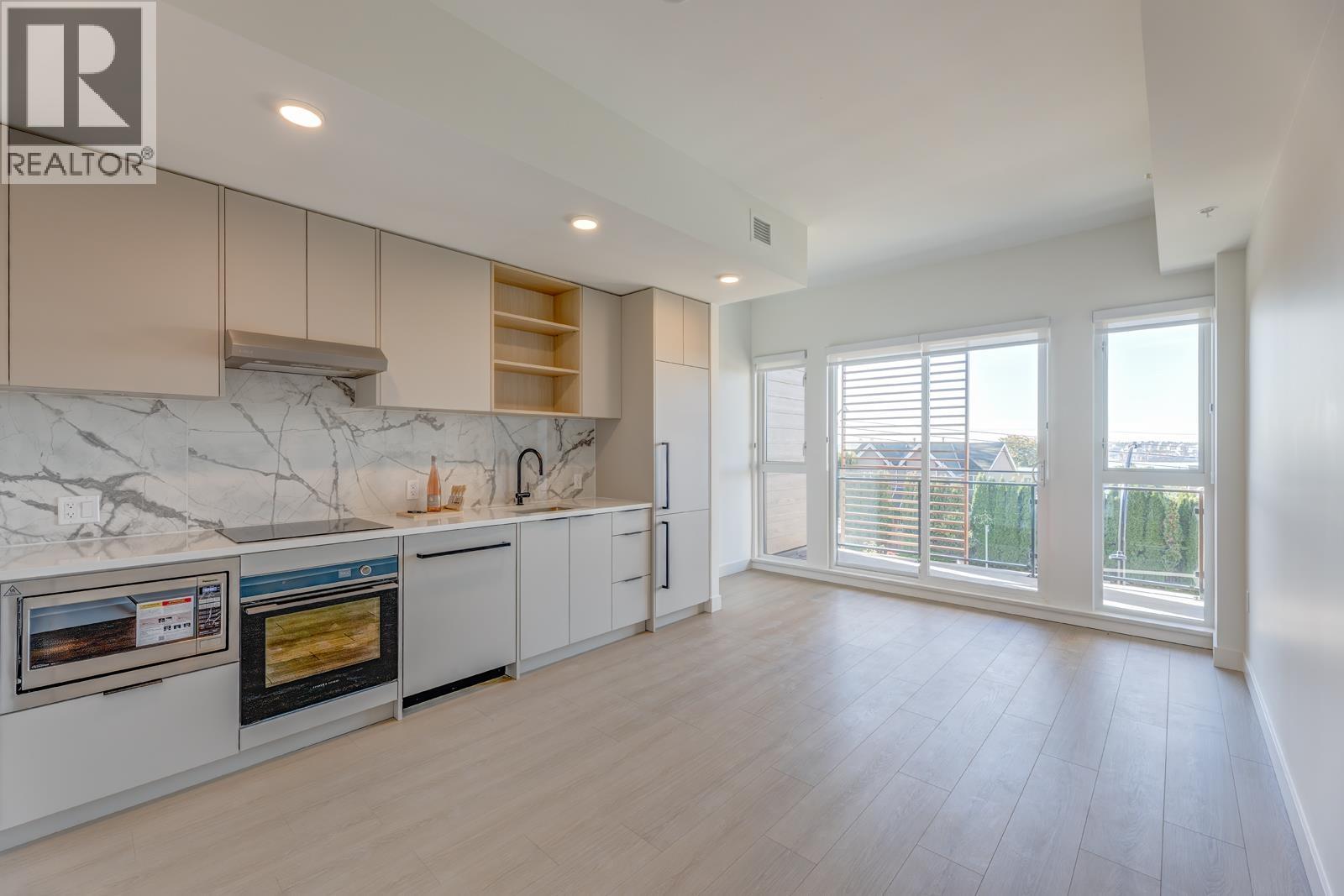 104/204 422 E 3rd Street, North Vancouver, British Columbia  V7L 0K1 - Photo 2 - R3057607