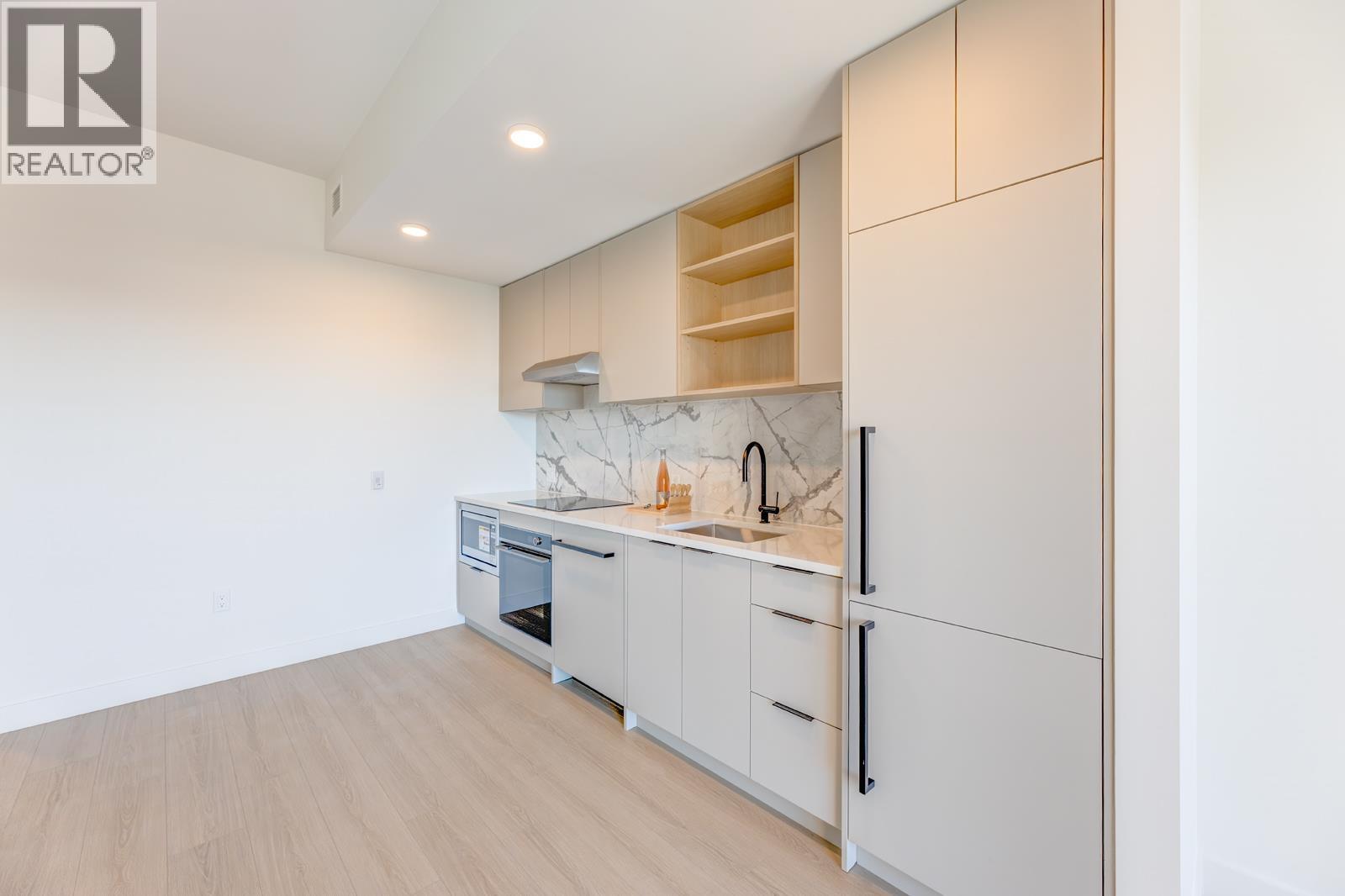 104/204 422 E 3rd Street, North Vancouver, British Columbia  V7L 0K1 - Photo 4 - R3057607