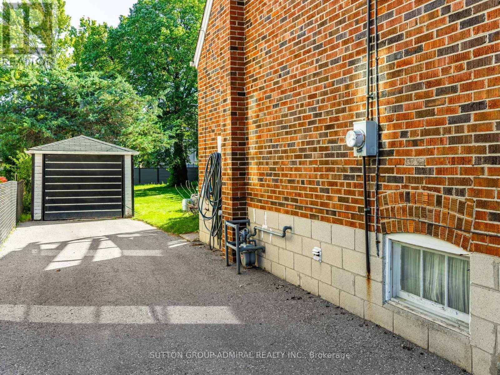 65 Lurgan Drive, Toronto, Ontario  M2R 1K7 - Photo 8 - C12457796