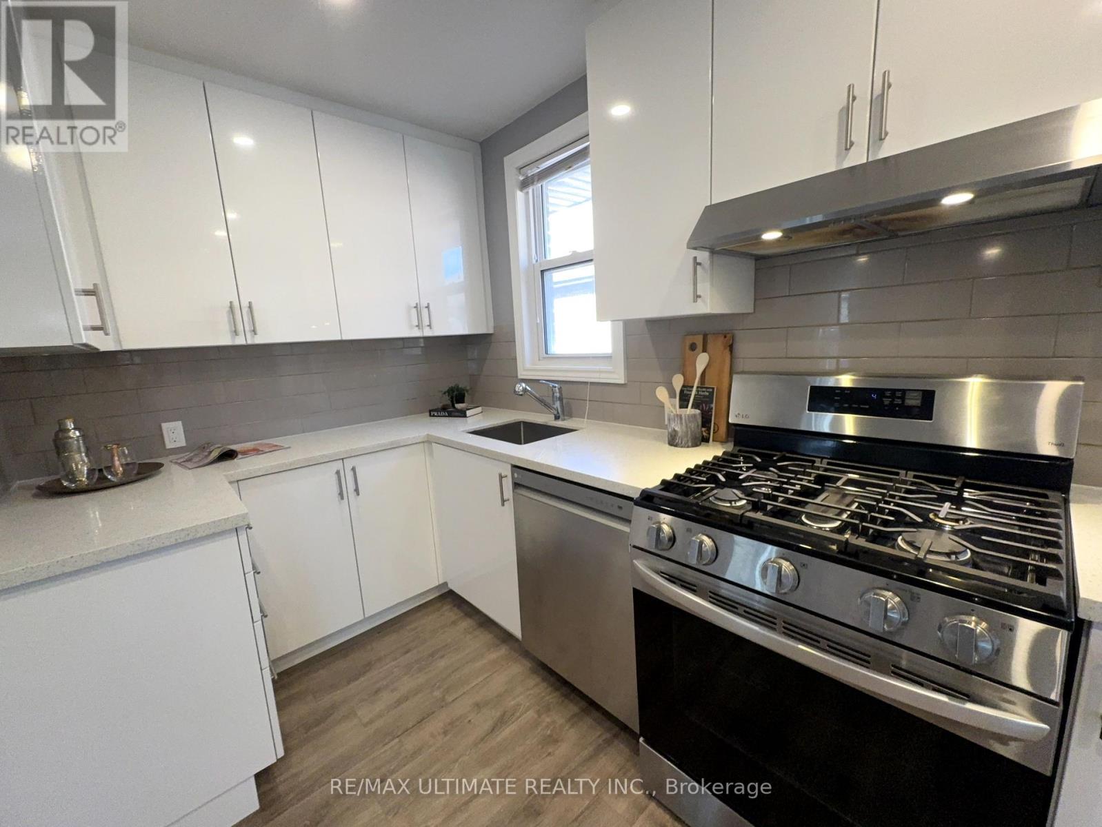Main - 542 Glen Park Avenue, Toronto, Ontario  M6B 2G3 - Photo 5 - W12451861