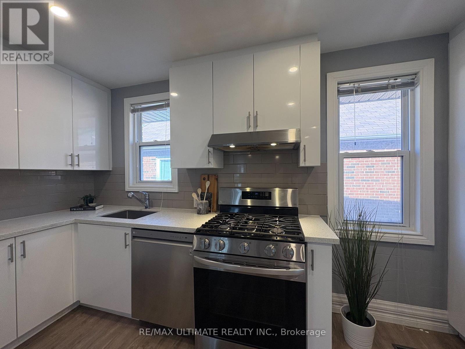 Main - 542 Glen Park Avenue, Toronto, Ontario  M6B 2G3 - Photo 4 - W12451861