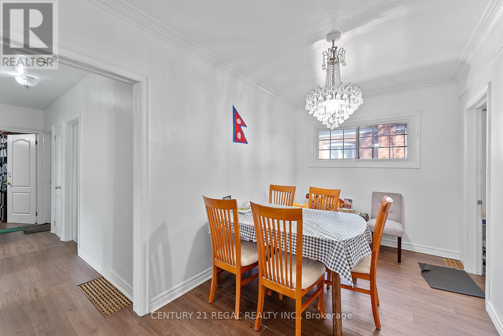 106 Flora Drive, Toronto, Ontario  M1P 1A8 - Photo 11 - E12457789