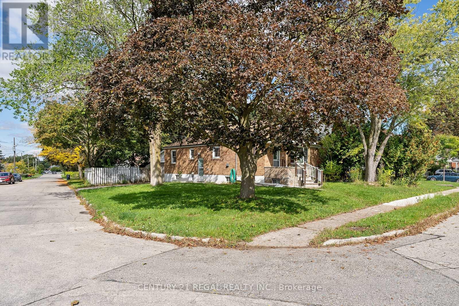 106 Flora Drive, Toronto, Ontario  M1P 1A8 - Photo 2 - E12457789
