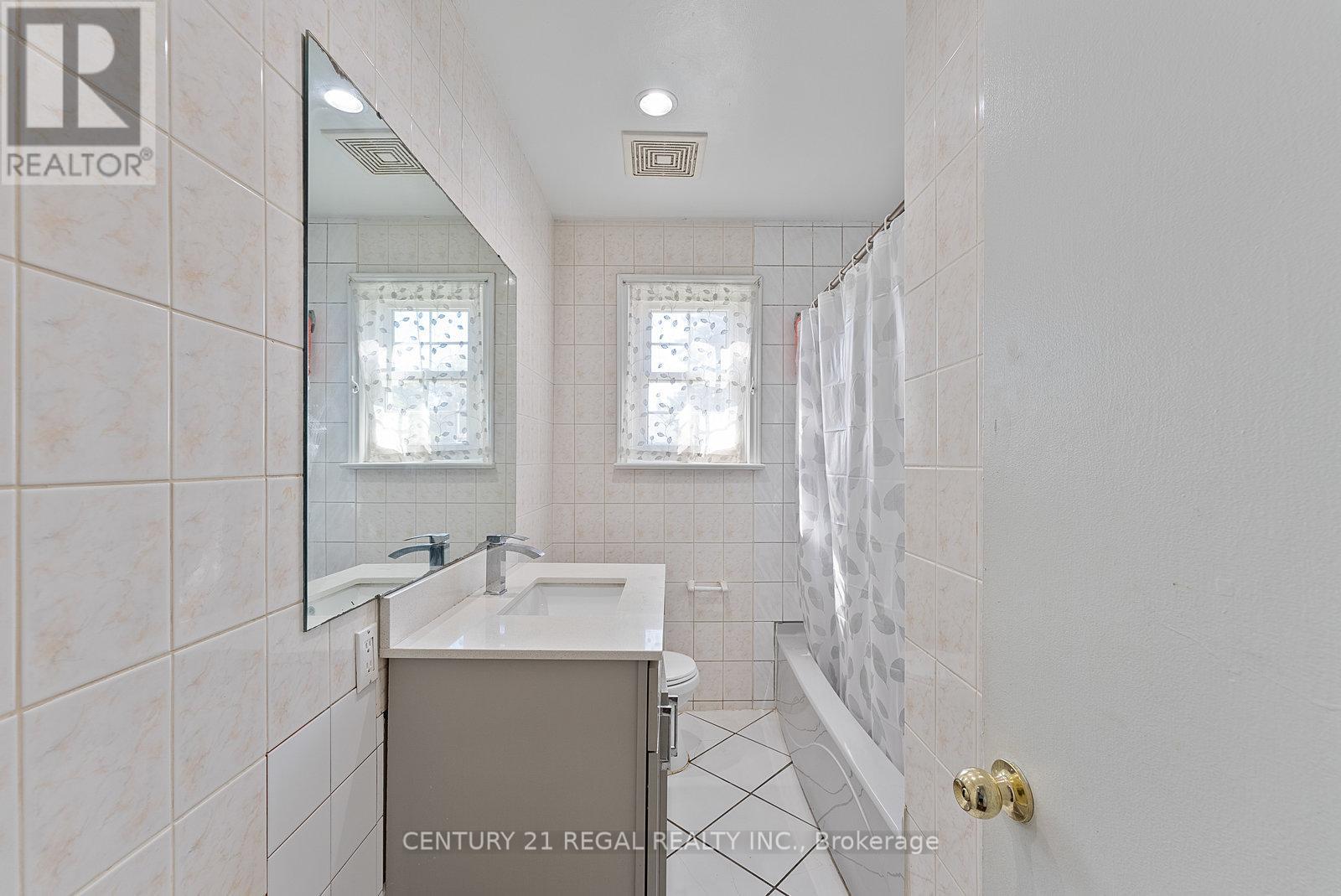 106 Flora Drive, Toronto, Ontario  M1P 1A8 - Photo 21 - E12457789