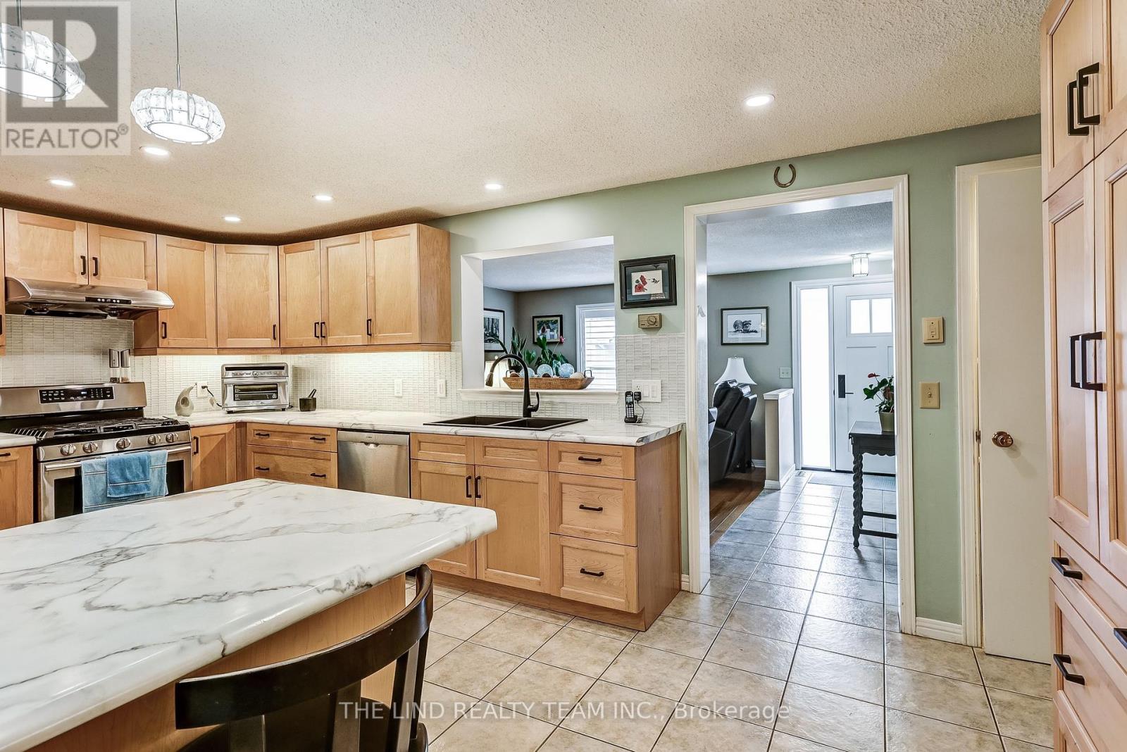 272 Jeff Smith Court, Newmarket, Ontario  L3Y 8C5 - Photo 12 - N12457791