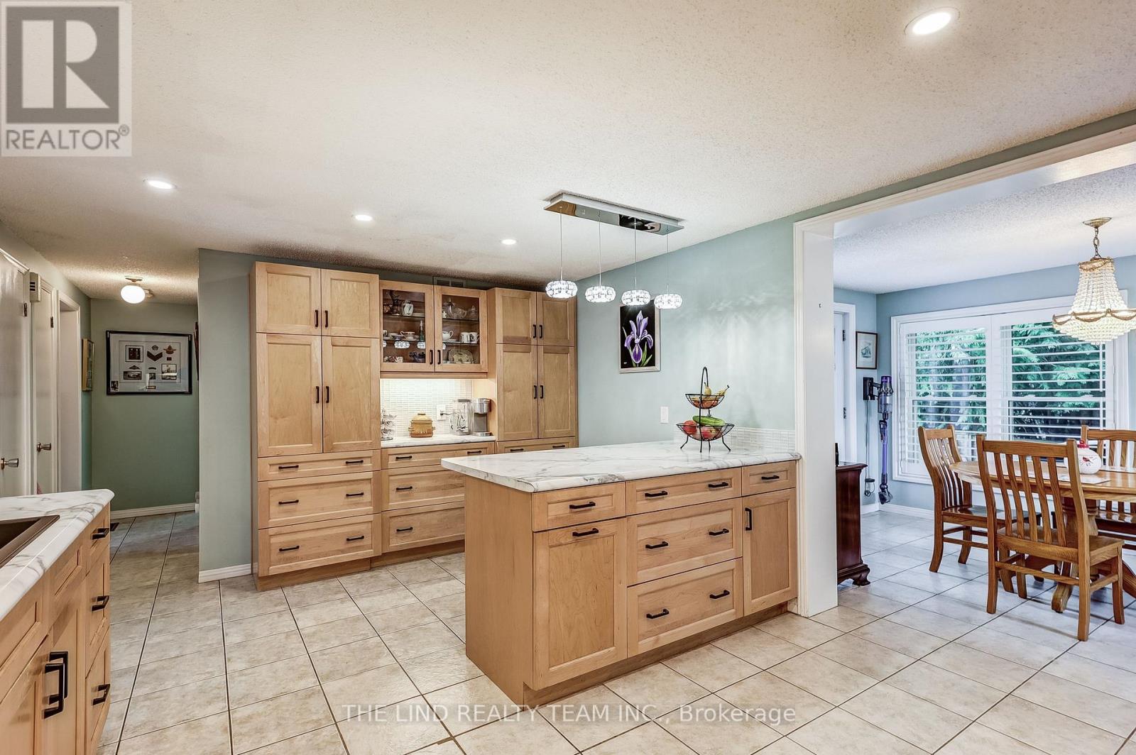 272 Jeff Smith Court, Newmarket, Ontario  L3Y 8C5 - Photo 13 - N12457791
