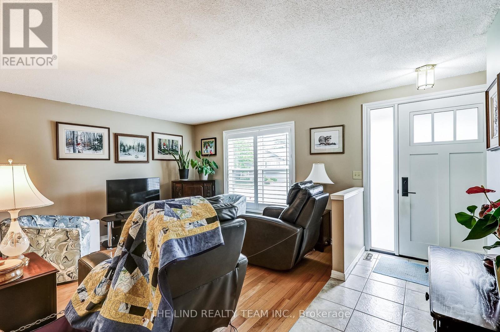 272 Jeff Smith Court, Newmarket, Ontario  L3Y 8C5 - Photo 6 - N12457791
