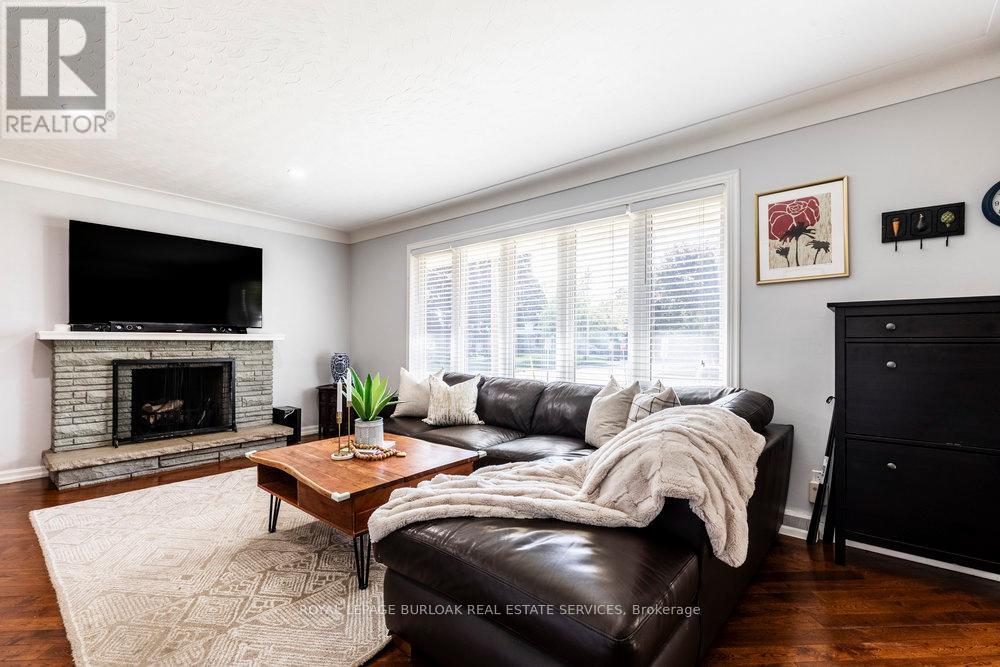 723 Hyde Road, Burlington, Ontario  L7S 1S6 - Photo 11 - W12457797