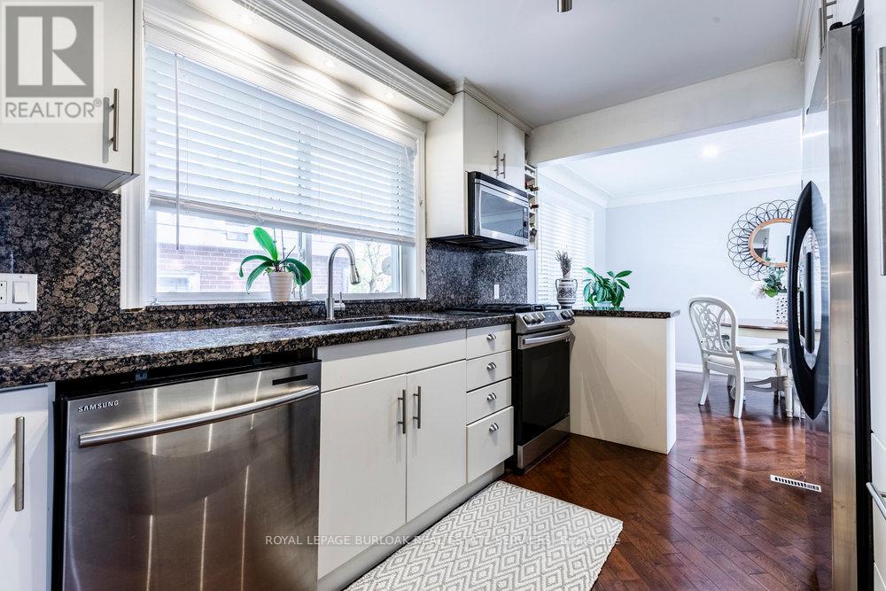723 Hyde Road, Burlington, Ontario  L7S 1S6 - Photo 14 - W12457797