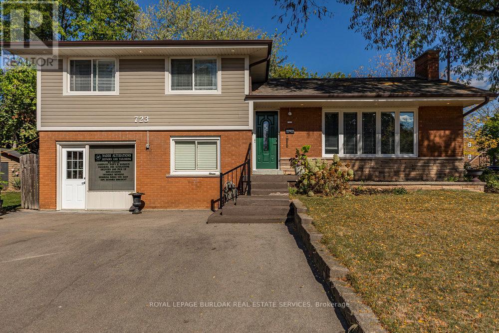 723 Hyde Road, Burlington, Ontario  L7S 1S6 - Photo 2 - W12457797