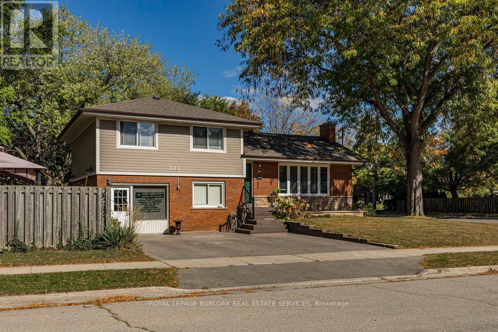 723 Hyde Road, Burlington, Ontario  L7S 1S6 - Photo 3 - W12457797