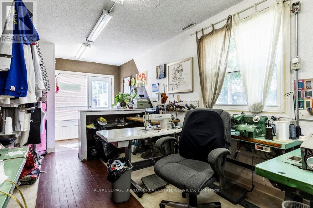 723 Hyde Road, Burlington, Ontario  L7S 1S6 - Photo 30 - W12457797