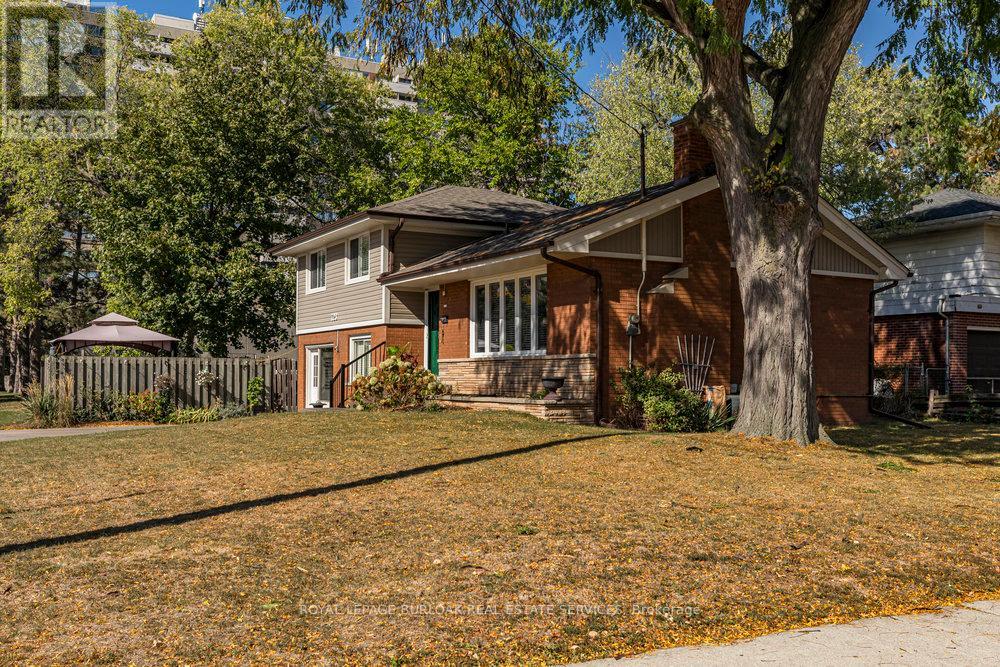 723 Hyde Road, Burlington, Ontario  L7S 1S6 - Photo 5 - W12457797