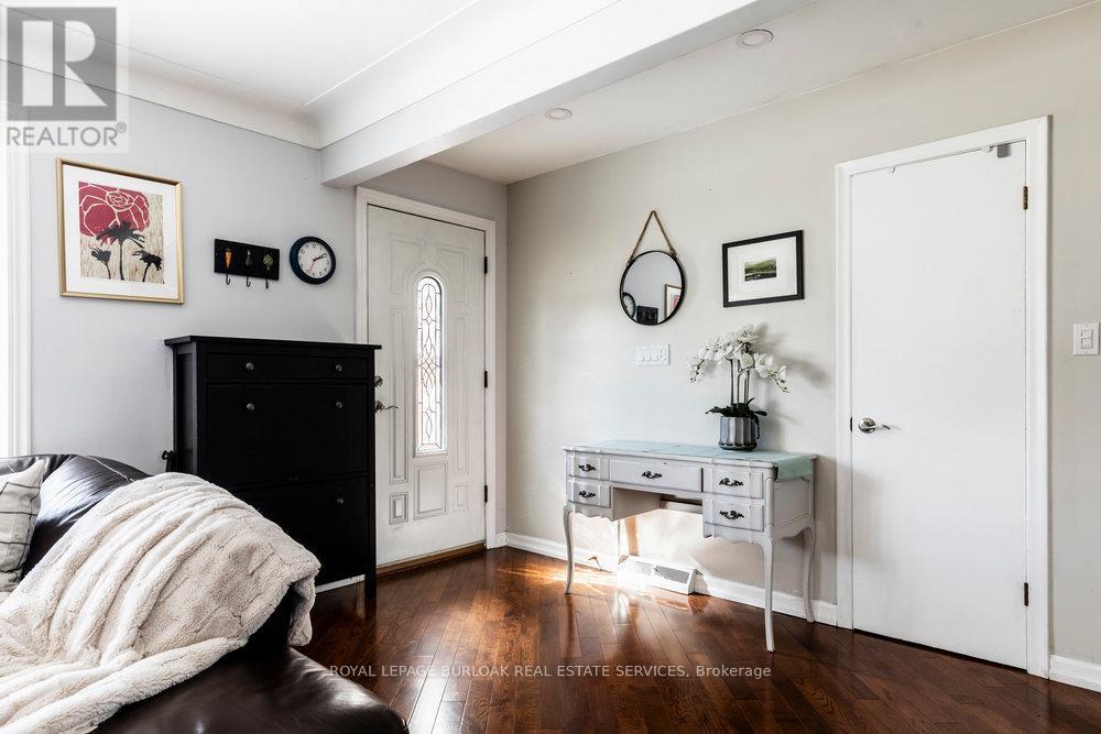 723 Hyde Road, Burlington, Ontario  L7S 1S6 - Photo 6 - W12457797