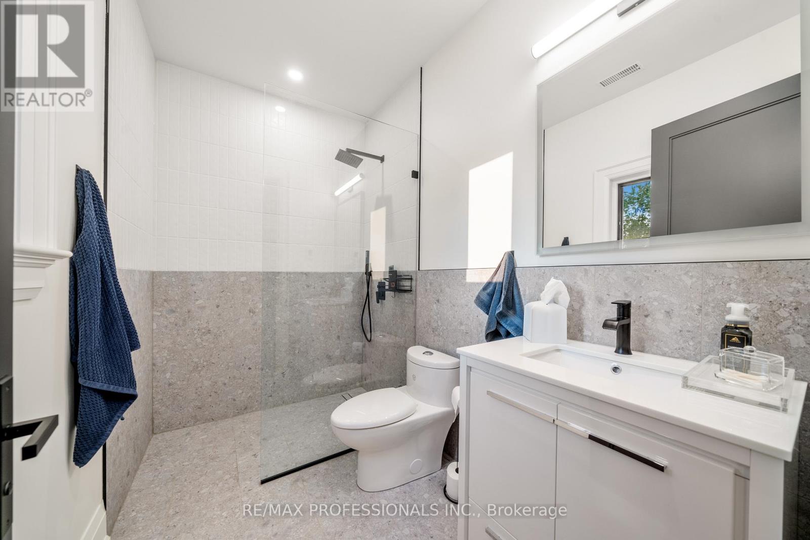 583 Weir Avenue, Oakville, Ontario  L6L 4X3 - Photo 24 - W12457805