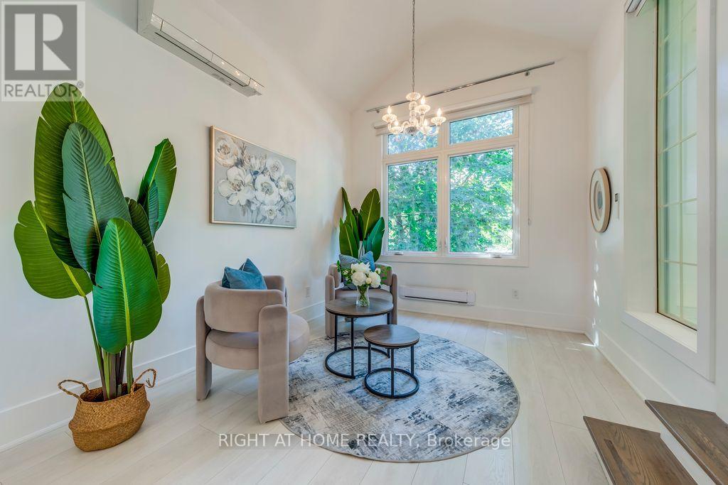 43 South Kingsway, Toronto, Ontario  M6S 3T2 - Photo 13 - W12457806