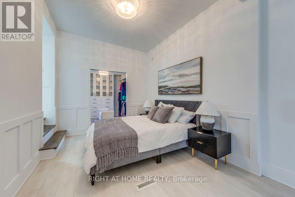 43 South Kingsway, Toronto, Ontario  M6S 3T2 - Photo 15 - W12457806