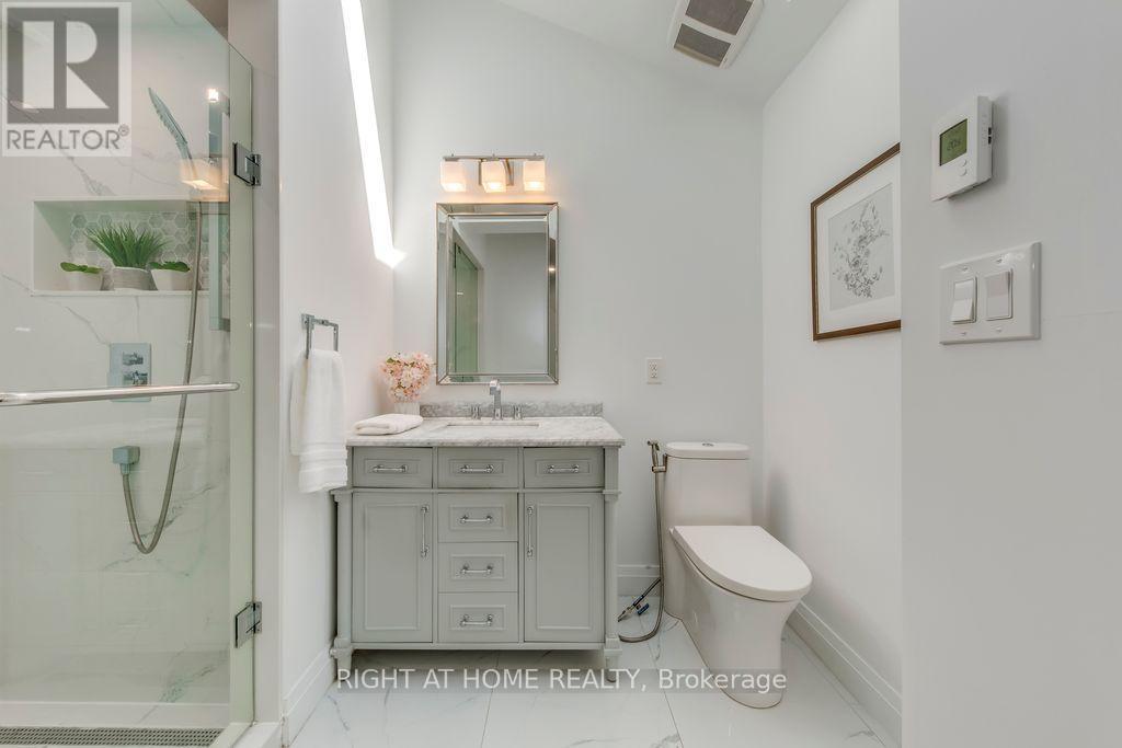 43 South Kingsway, Toronto, Ontario  M6S 3T2 - Photo 17 - W12457806
