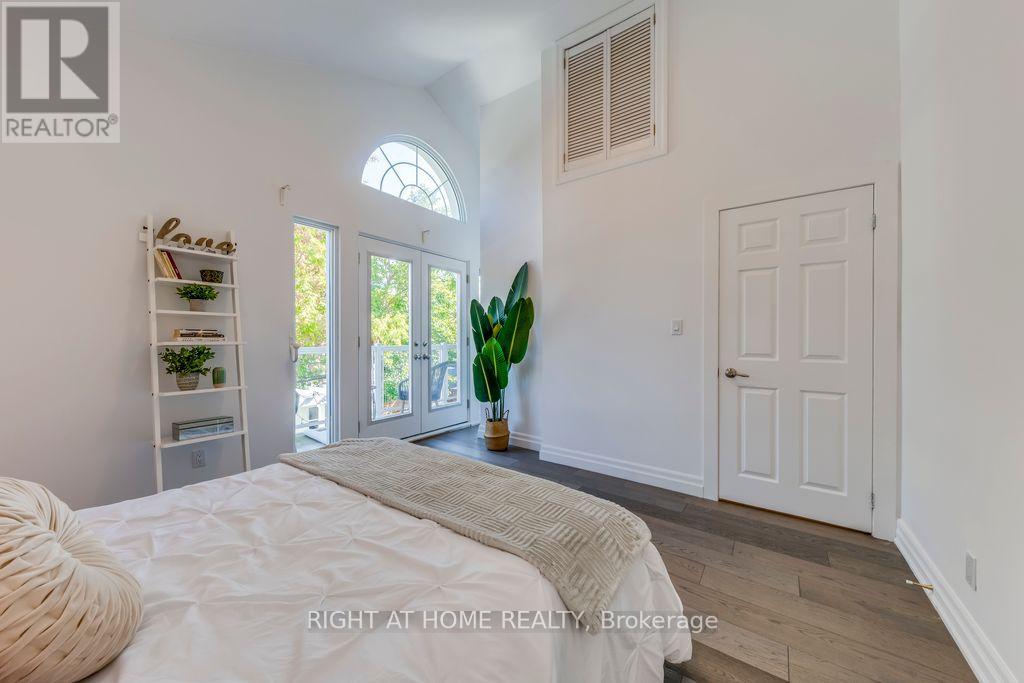 43 South Kingsway, Toronto, Ontario  M6S 3T2 - Photo 19 - W12457806
