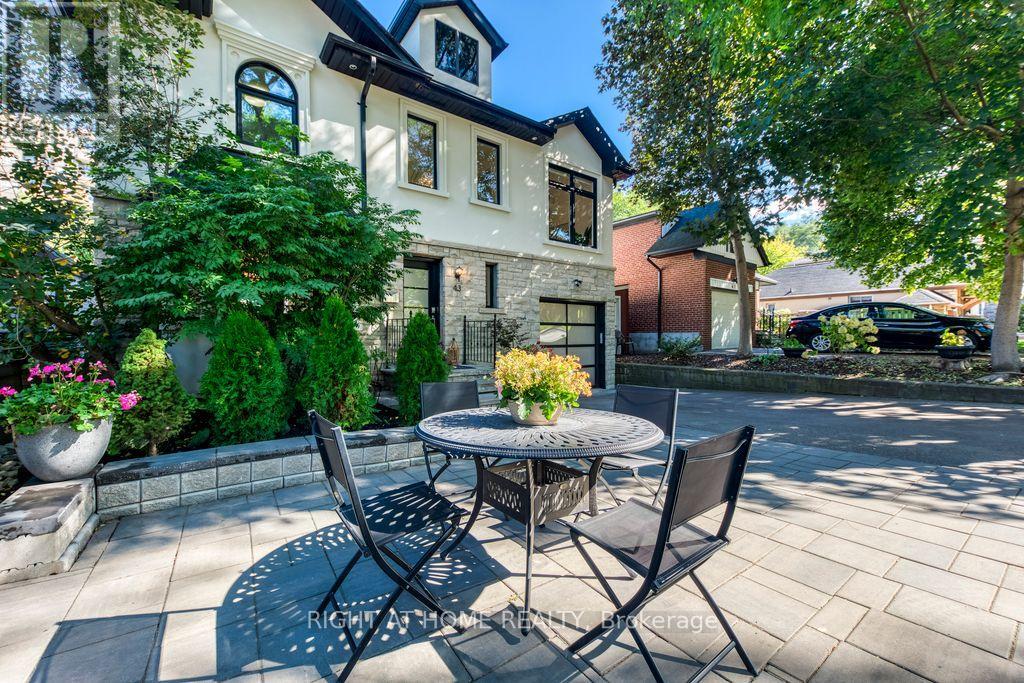 43 South Kingsway, Toronto, Ontario  M6S 3T2 - Photo 2 - W12457806