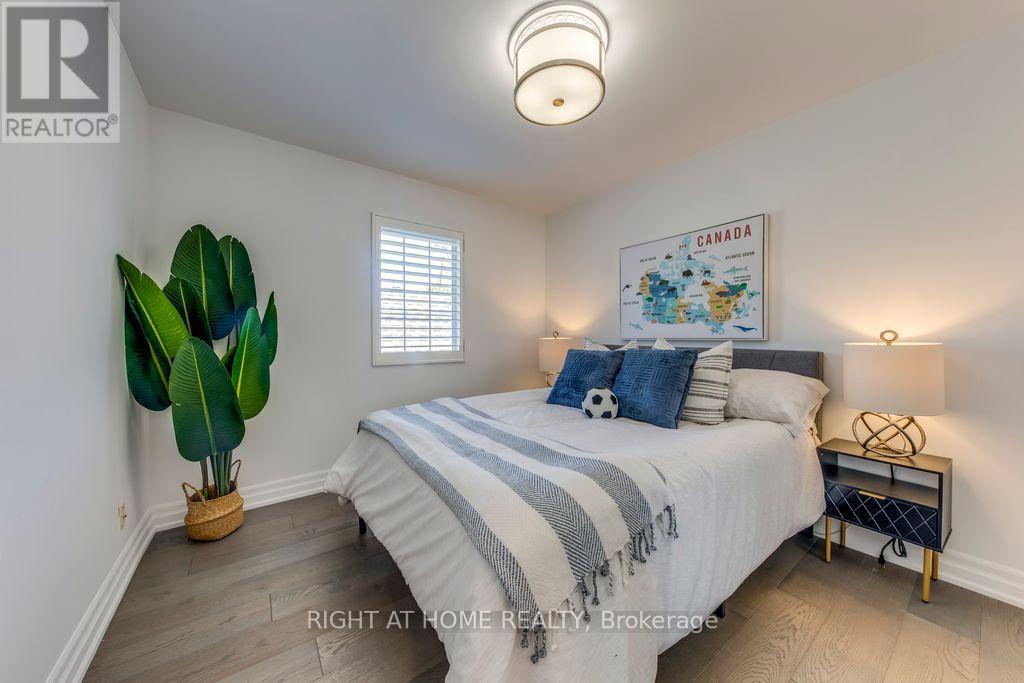43 South Kingsway, Toronto, Ontario  M6S 3T2 - Photo 21 - W12457806