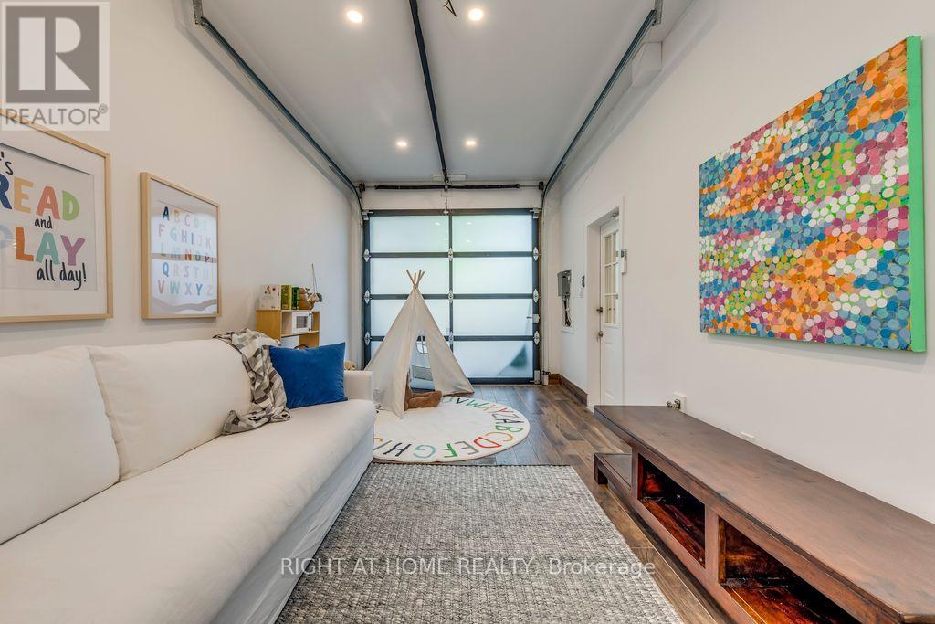 43 South Kingsway, Toronto, Ontario  M6S 3T2 - Photo 26 - W12457806