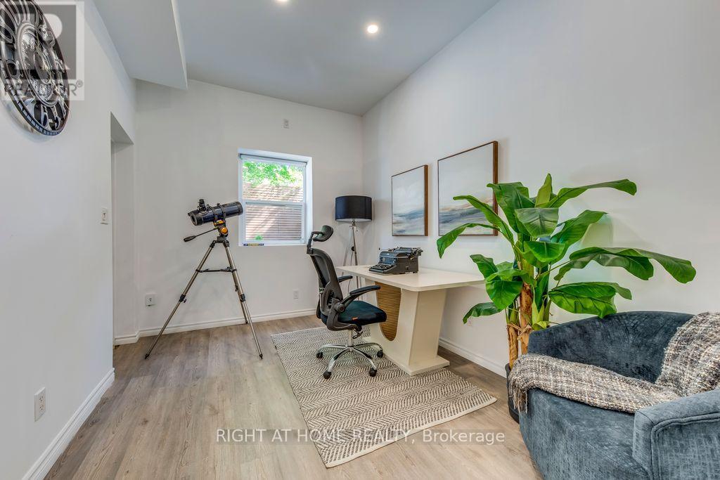 43 South Kingsway, Toronto, Ontario  M6S 3T2 - Photo 27 - W12457806