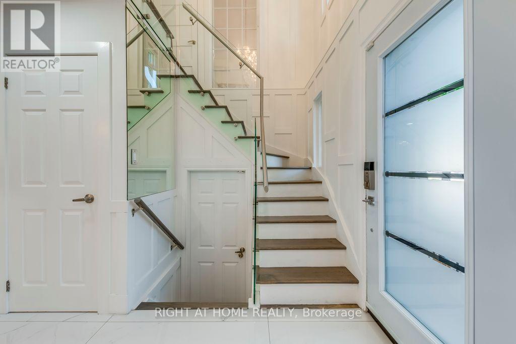 43 South Kingsway, Toronto, Ontario  M6S 3T2 - Photo 28 - W12457806