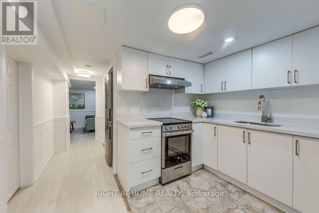 43 South Kingsway, Toronto, Ontario  M6S 3T2 - Photo 29 - W12457806