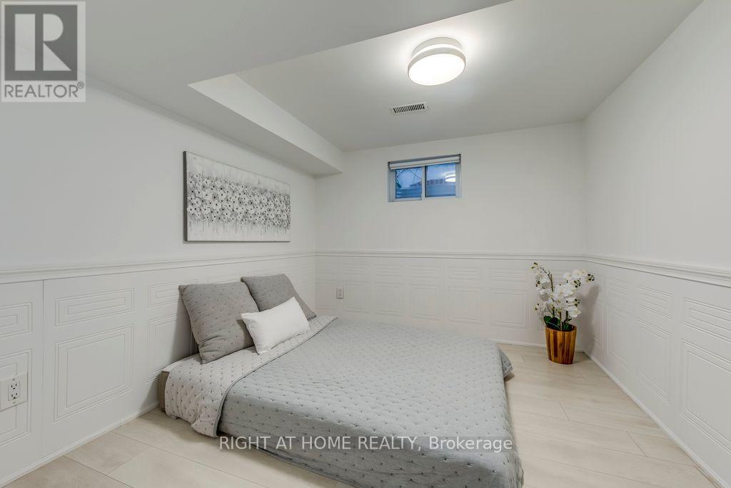 43 South Kingsway, Toronto, Ontario  M6S 3T2 - Photo 31 - W12457806