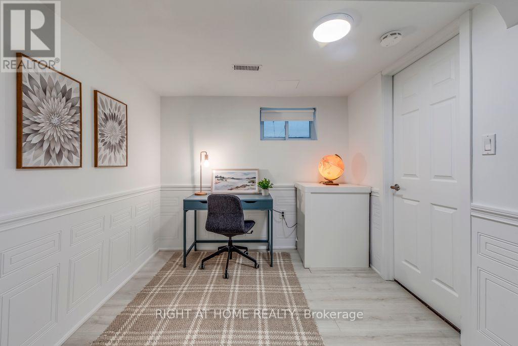 43 South Kingsway, Toronto, Ontario  M6S 3T2 - Photo 32 - W12457806