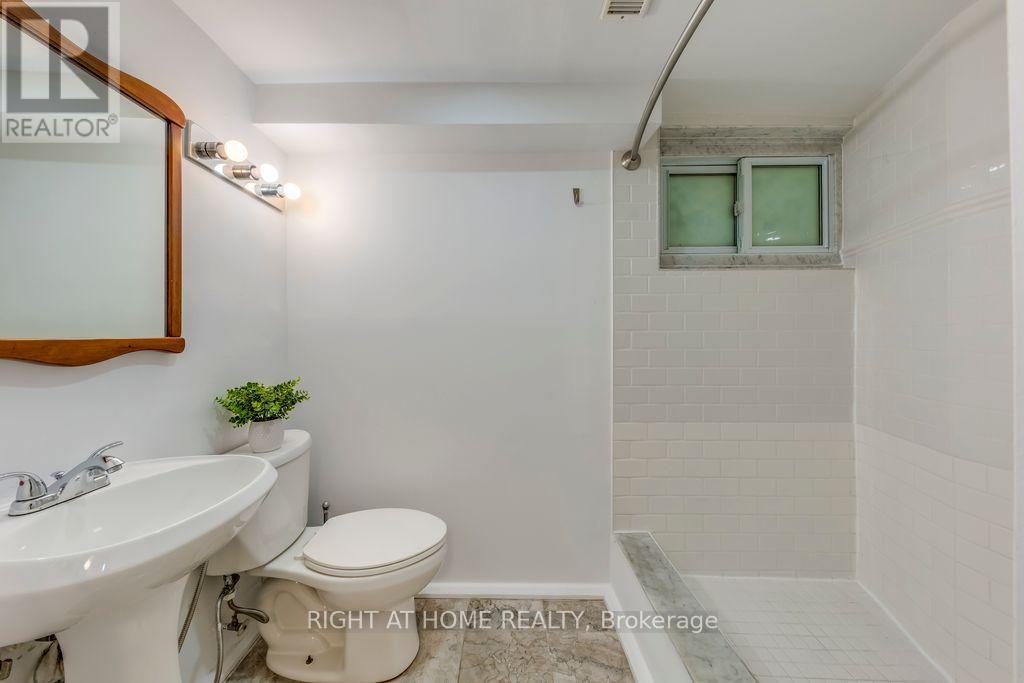 43 South Kingsway, Toronto, Ontario  M6S 3T2 - Photo 33 - W12457806