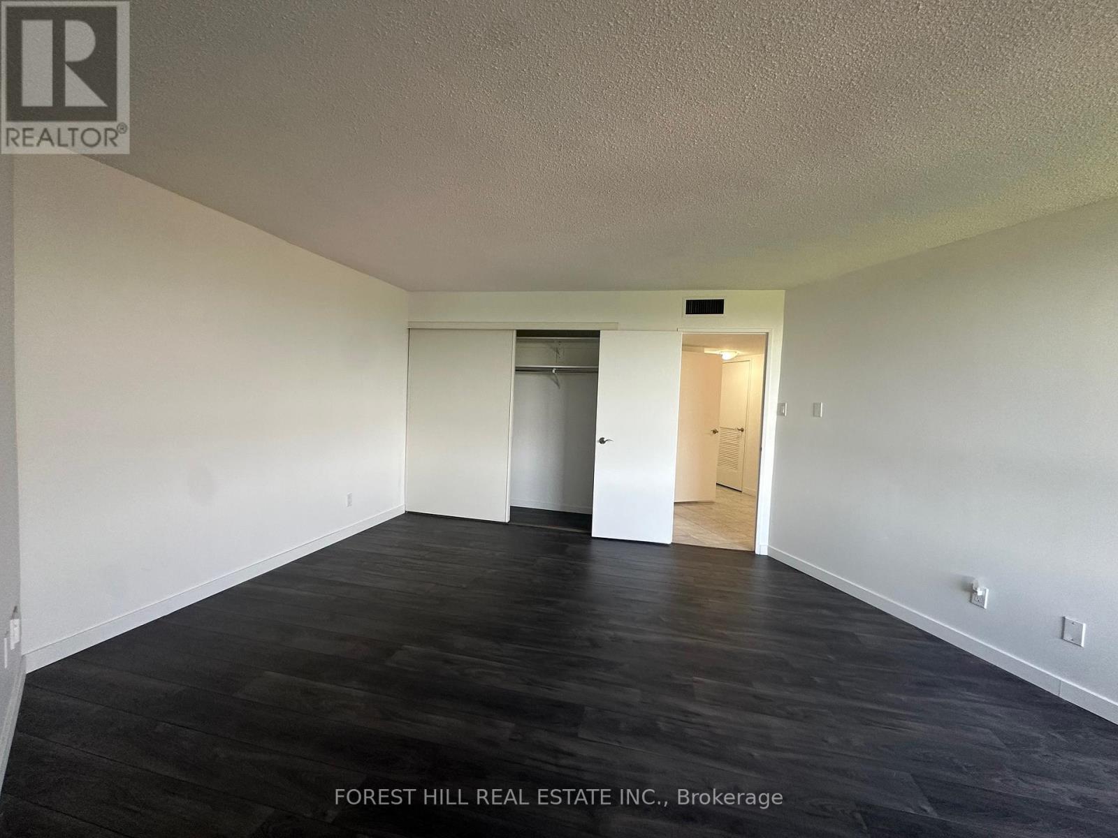 905 - 1300 Bloor Street, Mississauga, Ontario  L4Y 3Z2 - Photo 4 - W12457807