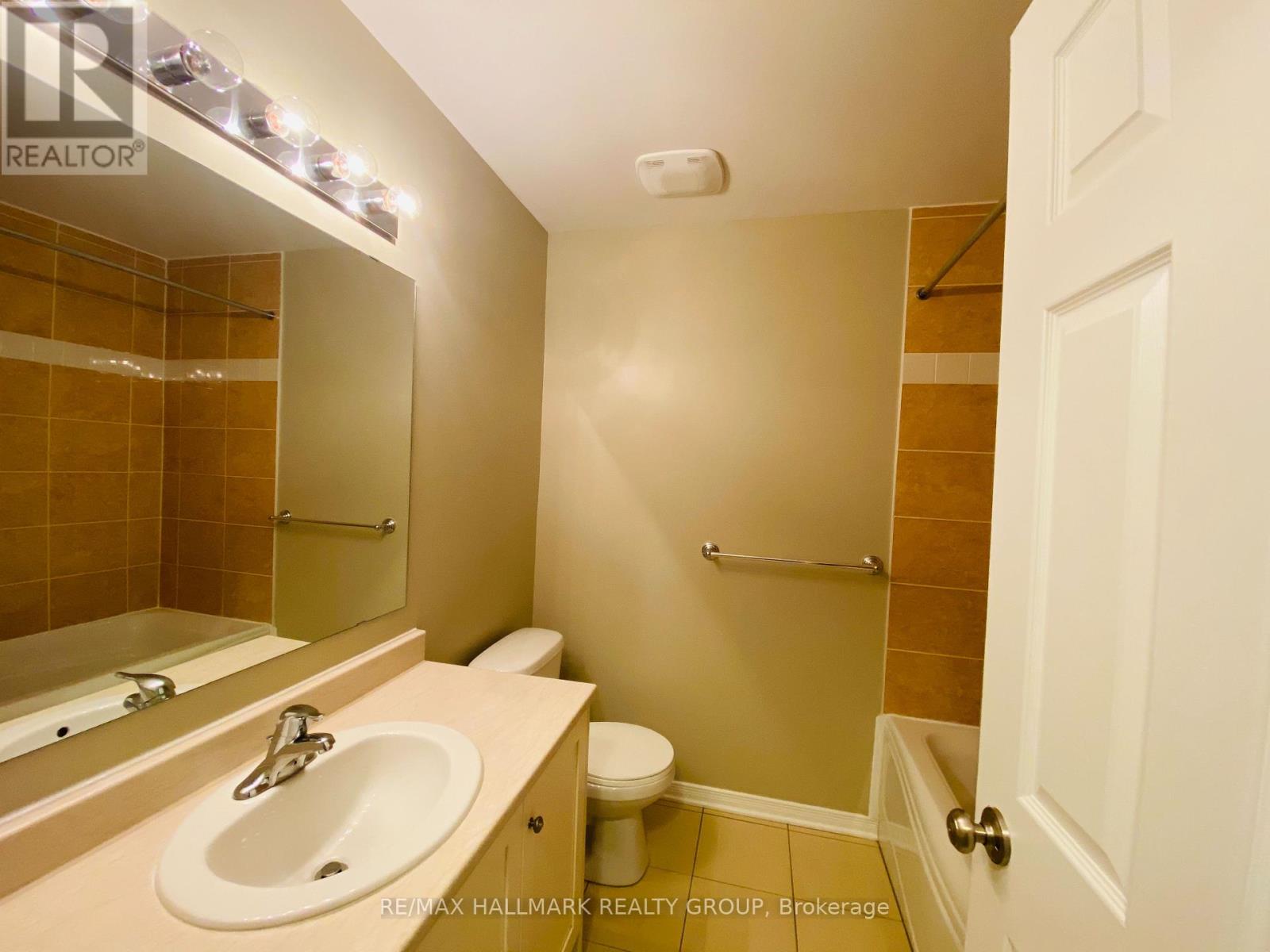 338 London Terrace, Ottawa, Ontario  K1K 2W3 - Photo 10 - X12457842