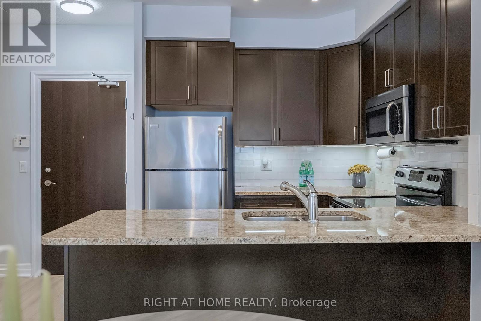 422 - 180 John West Way, Aurora, Ontario  L4G 0R3 - Photo 10 - N12454863