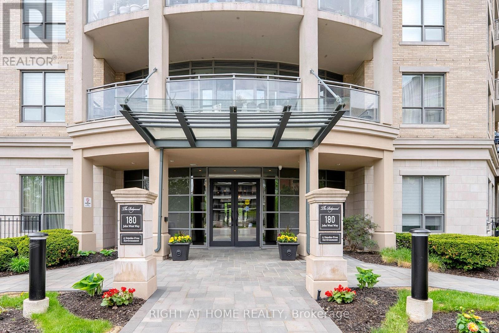 422 - 180 John West Way, Aurora, Ontario  L4G 0R3 - Photo 2 - N12454863