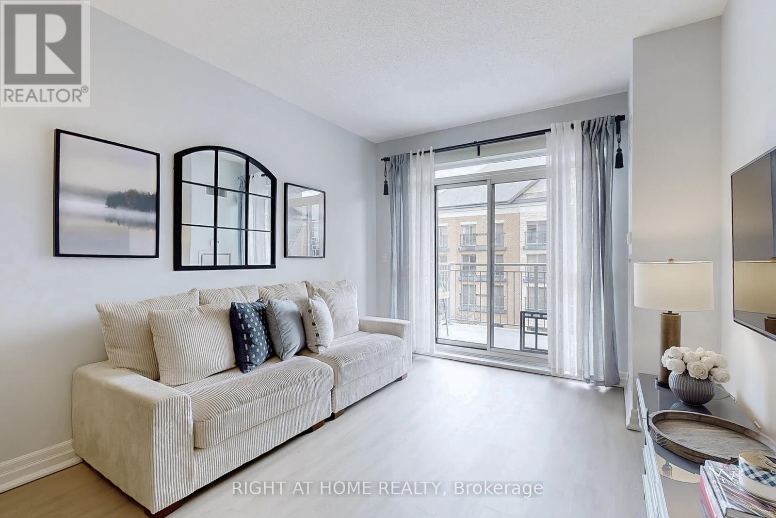 422 - 180 John West Way, Aurora, Ontario  L4G 0R3 - Photo 4 - N12454863
