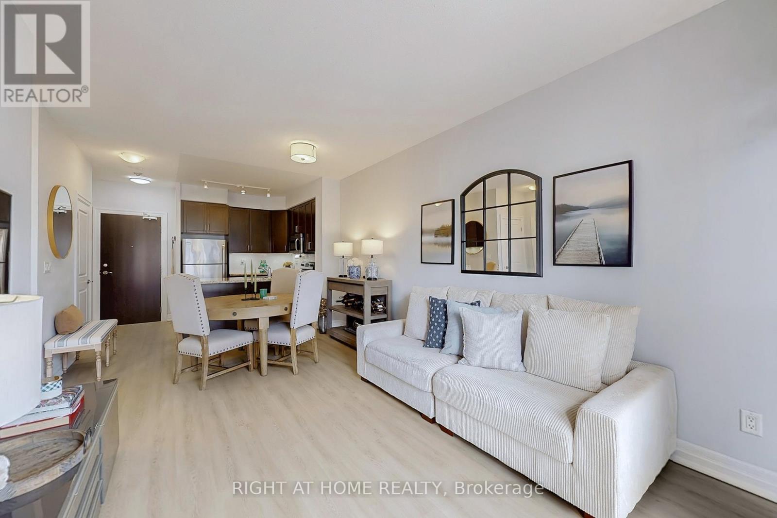 422 - 180 John West Way, Aurora, Ontario  L4G 0R3 - Photo 7 - N12454863