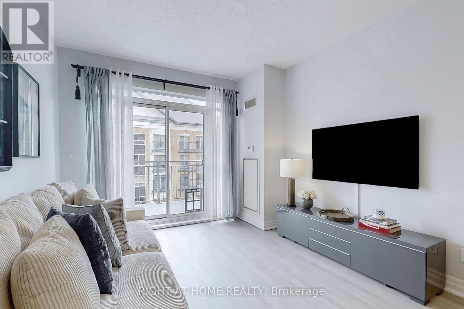 422 - 180 John West Way, Aurora, Ontario  L4G 0R3 - Photo 6 - N12454863