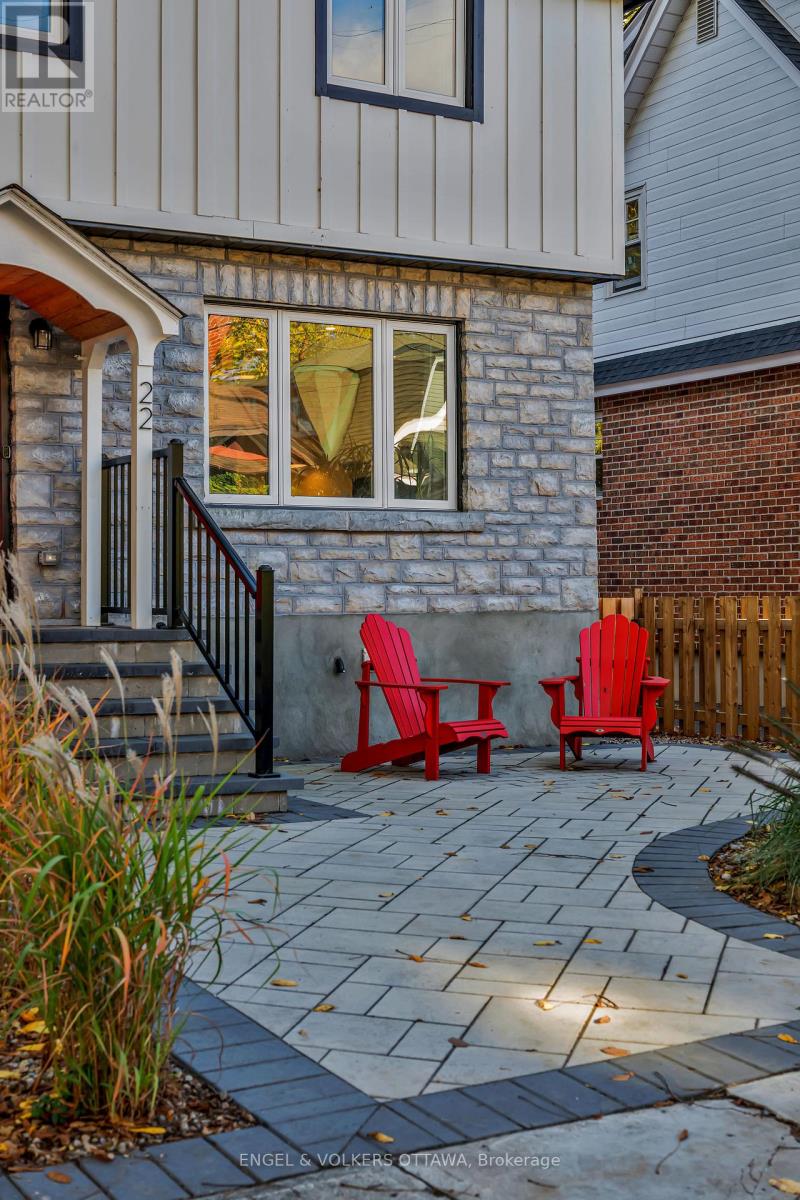 22 Harvard Avenue, Ottawa, Ontario  K1S 4Z3 - Photo 2 - X12457779
