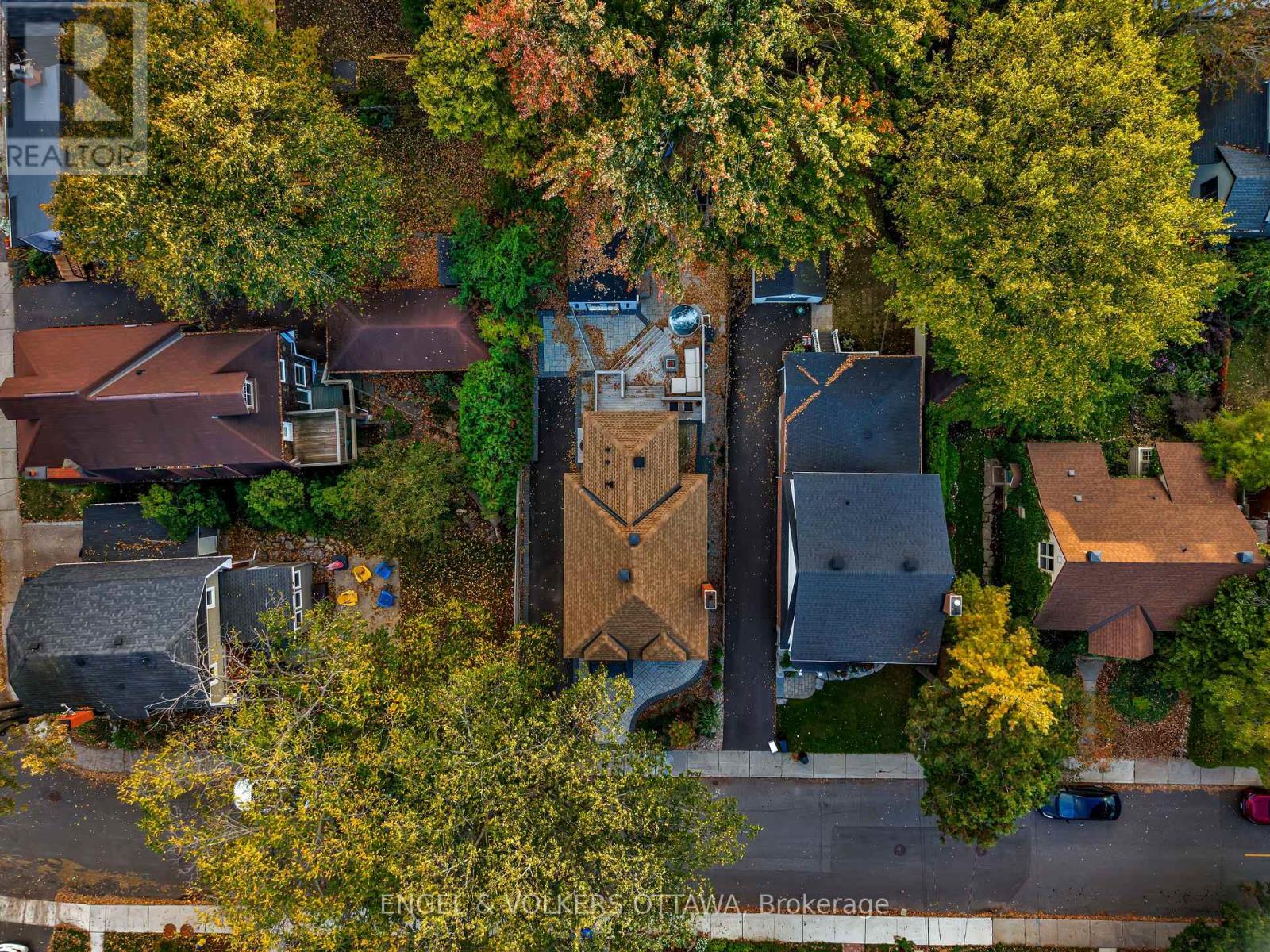 22 Harvard Avenue, Ottawa, Ontario  K1S 4Z3 - Photo 4 - X12457779