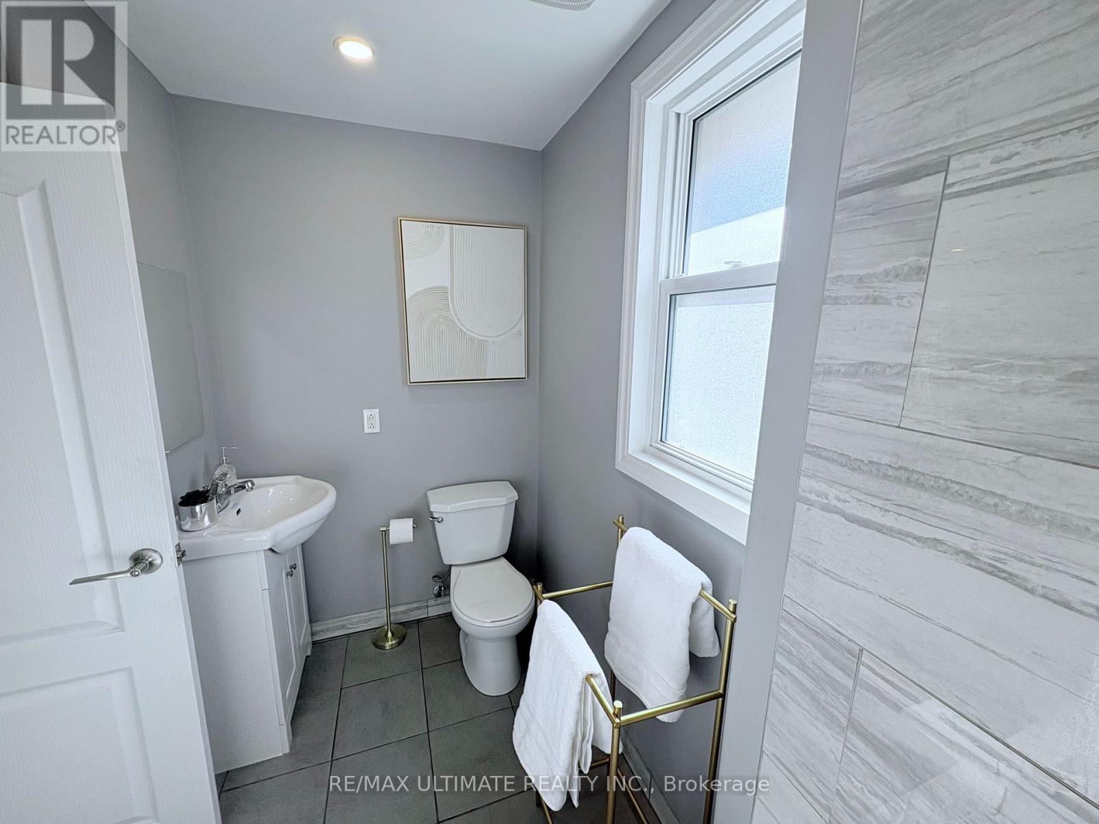 Main - 542 Glen Park Avenue, Toronto, Ontario  M6B 2G3 - Photo 8 - W12451861