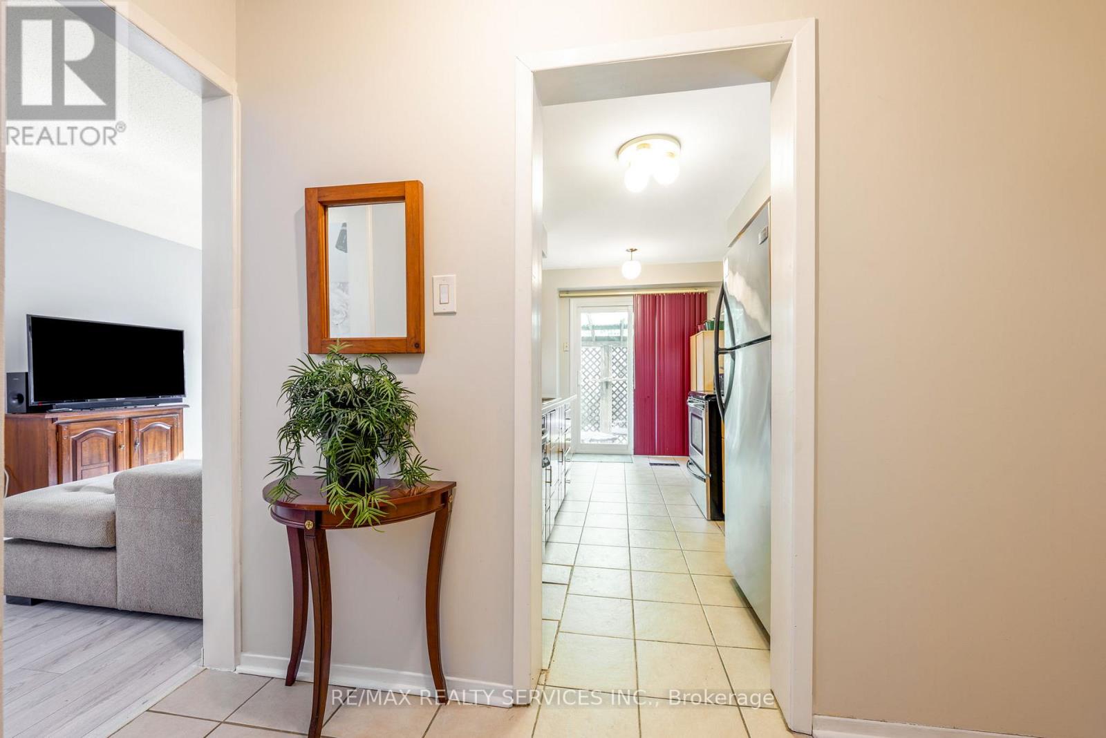79 Royal Salisbury Way, Brampton, Ontario  L6V 3J3 - Photo 13 - W12456777
